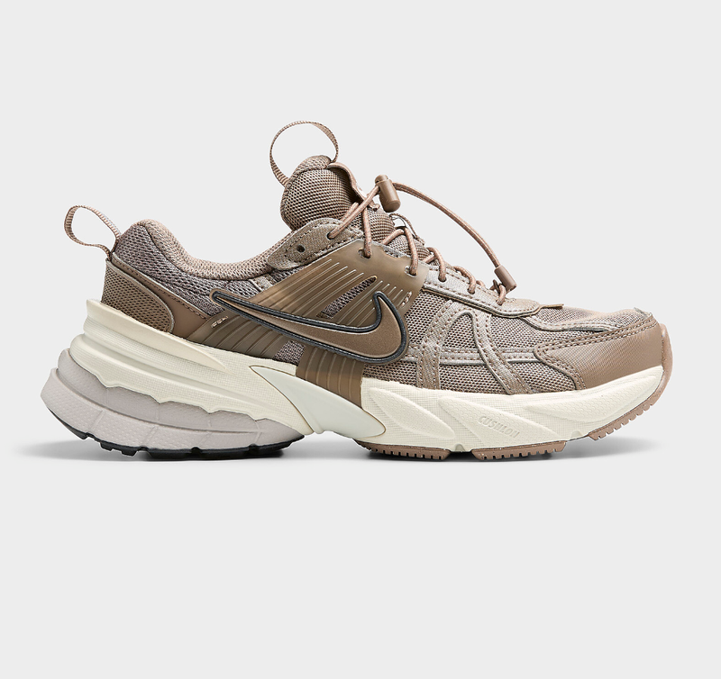Nike 女士 V2K Run 复古跑鞋（Taupe/Brown）